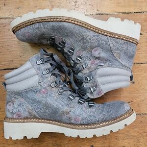 Bionica Boots 10